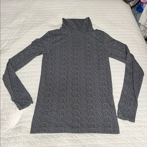 Athleta turtleneck top small 94% nylon 6% spandex good for layering small